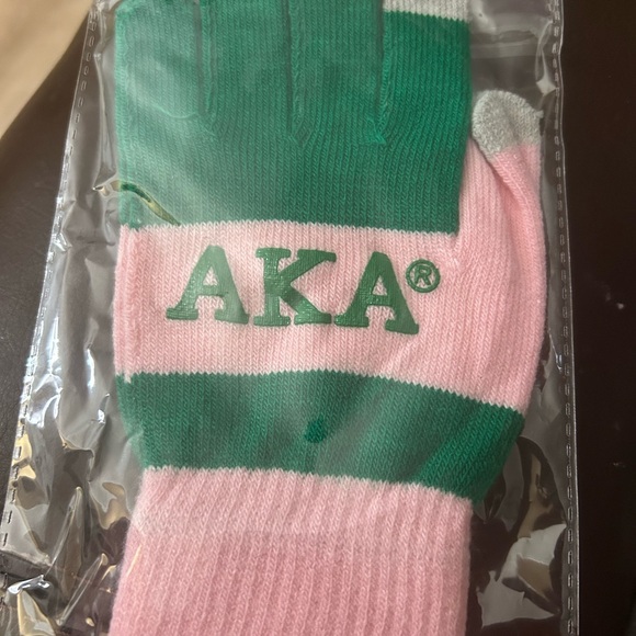 AKA Green Finger Touch and Grip Knit Winter Gloves - Picture 5 of 13